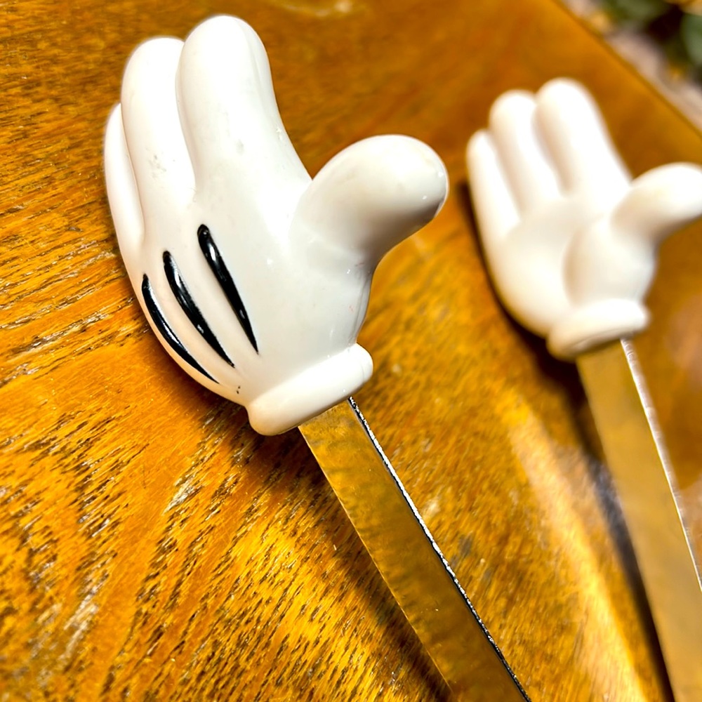 Host pick! 🎉 Walt Disney vintage Mickey Mouse hands kitchen tongs - Picture 1 of 7